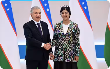 Prezident animatsiyachi qizni mukofotladi